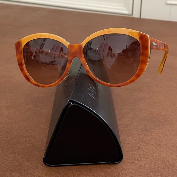 Fendi subtle cat eye sunglasses dusky yellow and tortoise with case NWT πHP x4!π - Picture 3 of 9